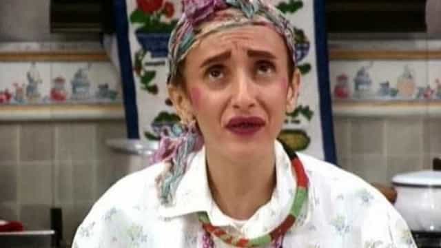 Vestida de Filó, Gorete Milagres grava vídeo rebatendo Carlos Alberto de Nóbrega