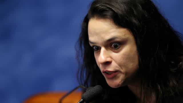 ‘Se é religioso, não deveria se portar como intocável’, diz Janaína Paschoal sobre padre Júlio