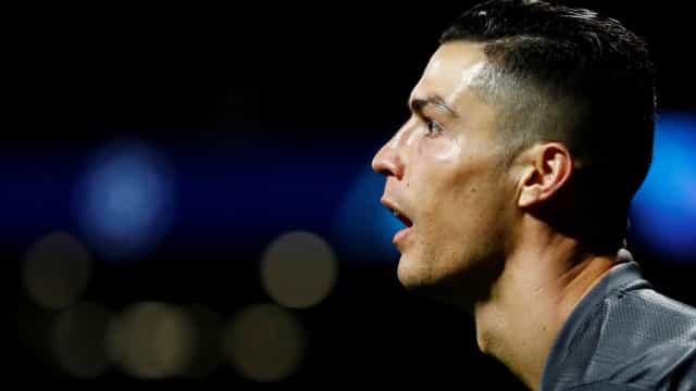 Cristiano Ronaldo assina contrato até 2023 com o Manchester United