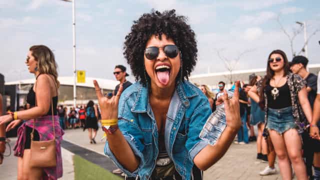 Estados retomam festas, jogos com público e shows para 700 pessoas