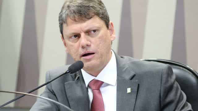 MPF entra com ação contra Tarcísio de Freitas e mais 4 por falta de máscaras