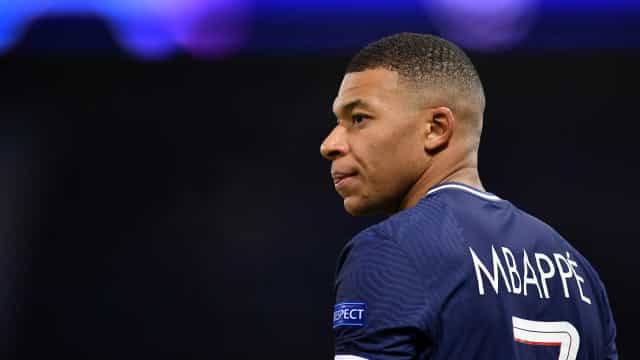 Mbappé brilha, e PSG vence Strasbourg pela segunda rodada do Francês