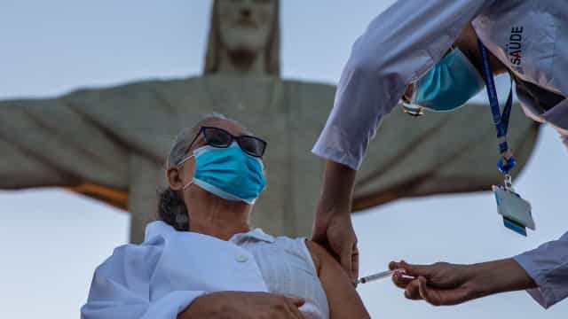 Covid-19: lote de 37 mil doses é pouco para retomar vacinação no Rio
