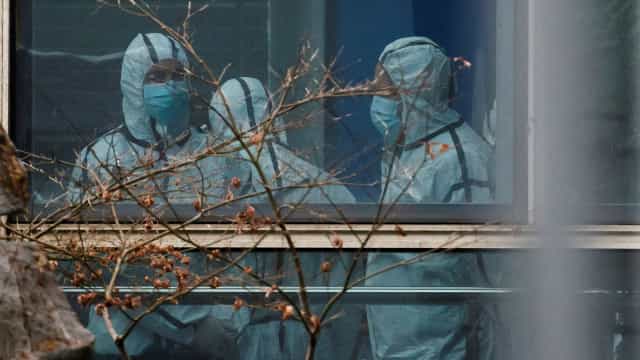 Relatório dos EUA não traz resposta definitiva sobre origem da covid-19