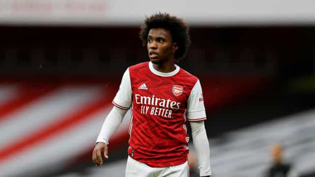 Técnico do Arsenal admite possível saída de Willian, alvo do Corinthians