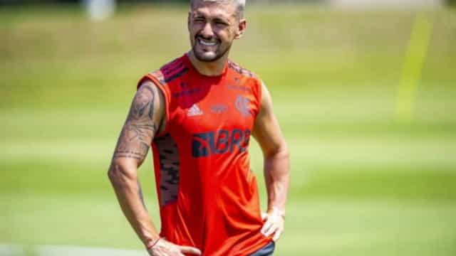 Com fadiga muscular, Arrascaeta é poupado no Flamengo e não enfrenta o Ceará