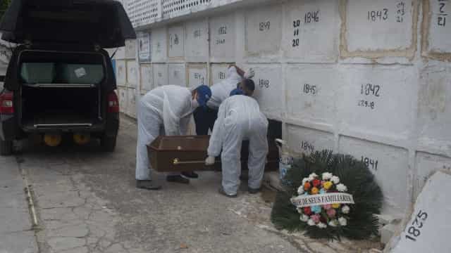 Brasil registra 920 mortes e 31.024 casos de covid-19 em 24h, diz Conass