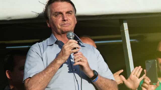 Jair Bolsonaro veta regime tributário do futebol e outros incentivos aos clubes