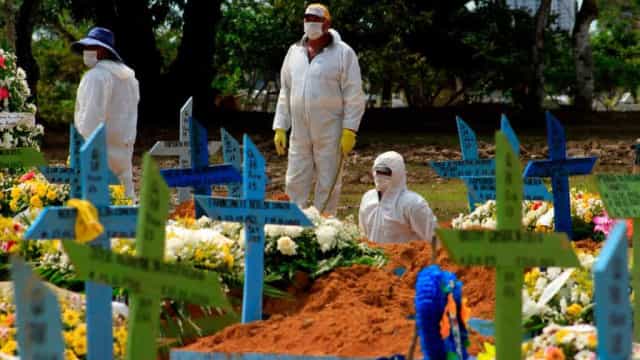Covid-19: Brasil tem 563 mil mortes e 20 milhões de casos