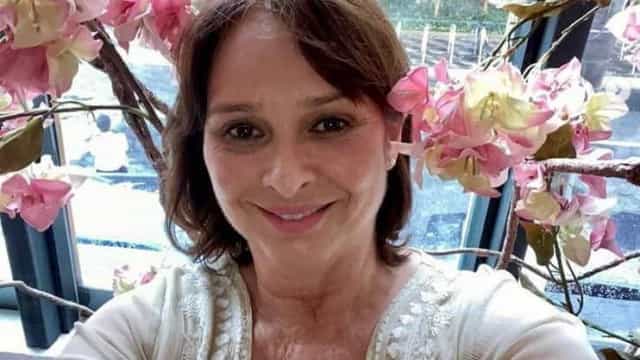 Myrian Rios recebe alta após cirurgia na cabeça para retirar próteses