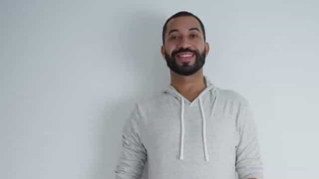 Gil do Vigor comemora chegada do dia da viagem aos EUA: ‘Gratidão’