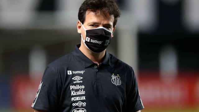 Derrota em Curitiba faz Diniz criticar arbitragem e reclamar da direção santista
