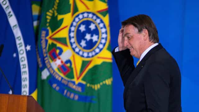 Bolsonaro reconhece ‘problemas’ na economia e inflação, mas culpa governadores
