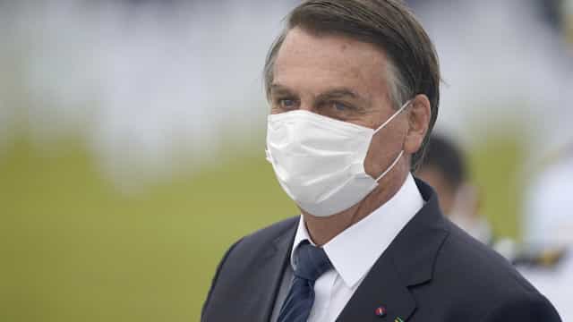 Bolsonaro deve ir ao Congresso entregar novo Bolsa Família e PEC dos precatórios