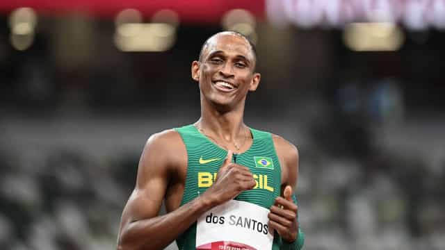 Alison dos Santos garante vaga na final dos 400 metros com barreiras em Tóquio