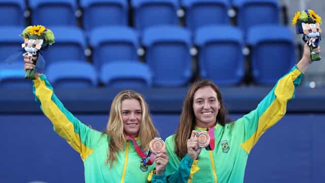 Luisa Stefani destaca emoções após receber a medalha de bronze do tênis em Tóquio