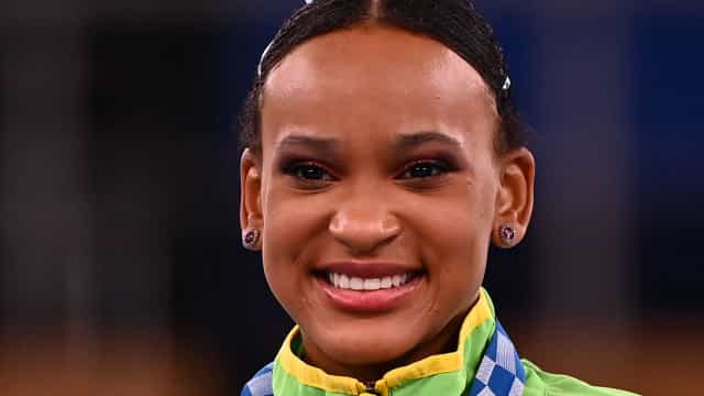 ‘Meu foco não é a medalha, é fazer boas apresentações’, diz Rebeca Andrade após o ouro