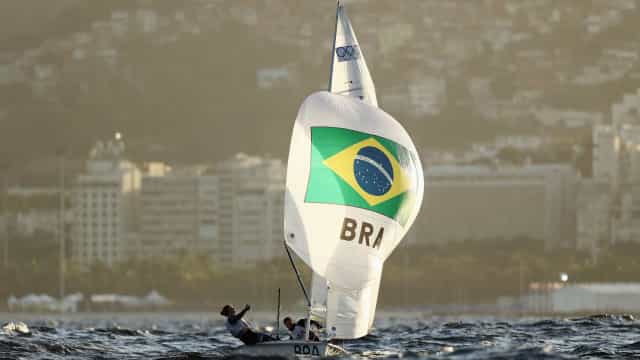Fernanda Oliveira e Ana Barbachan vencem última regata antes de final da vela