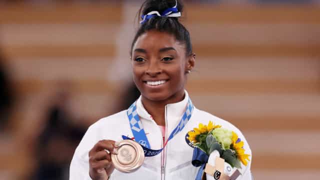 Simone Biles fica com o bronze na trave; chinesa leva o ouro