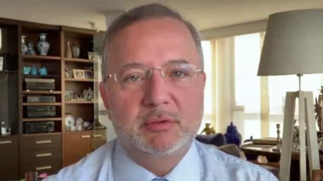 Secretário de Saúde da Bahia pede demissão após xingar chefe de cozinha de vagabunda