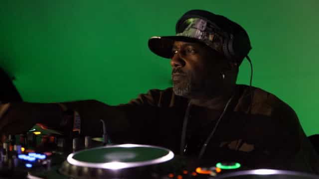 Músico Paul Johnson morre aos 50 anos de Covid-19