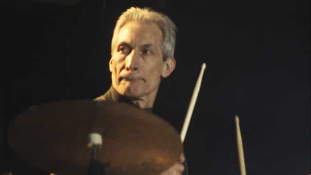 Baterista dos Rolling Stones deixa turnê após passar por cirurgia de emergência
