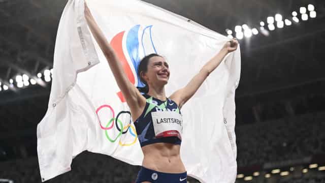 Tricampeã mundial ganha ouro no salto em altura nas Olimpíadas