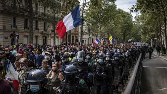 França tem 4º fim de semana de protestos contra passe sanitário
