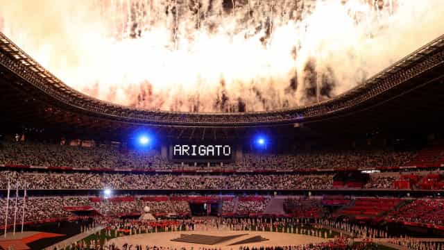 Japão celebra Jogos da superação em cerimônia e passa bastão para Paris