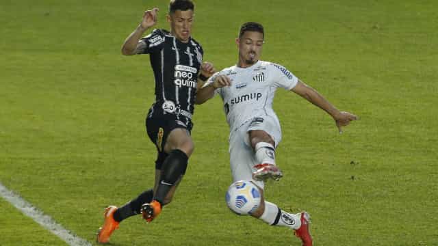 Na estreia de Giuliano, Corinthians fica no empate sem gols com o Santos na Vila
