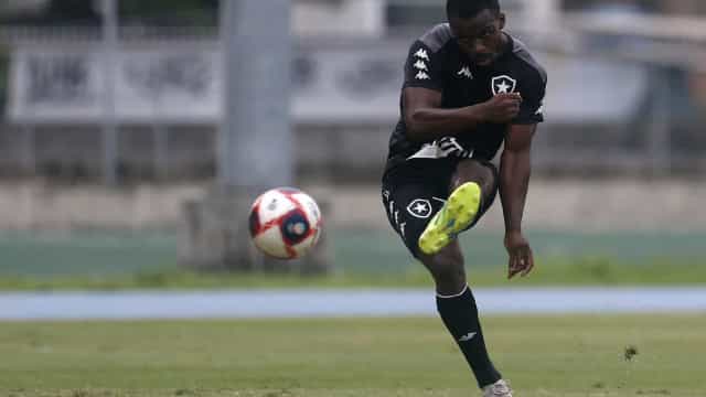 Jogador do Botafogo relata racismo em abordagem policial: ‘Tratado como bandido’