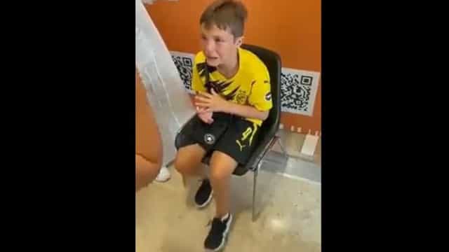 Jovem autista entra em pânico ao ser obrigado a realizar teste na Ryanair