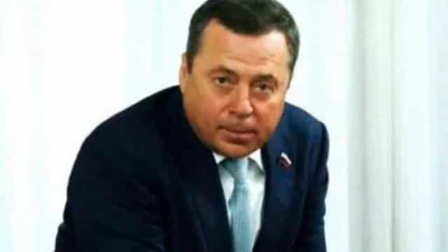 Milionário político russo admite ter matado homem após confundi-lo com urso