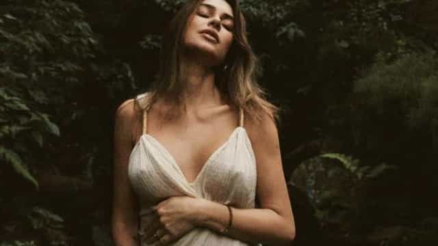 Thaila Ayala posta foto da barriga e anuncia gravidez do primeiro filho