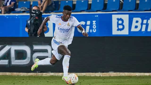 Vini Jr. marca e Real Madrid vence Alavés em estreia no Espanhol