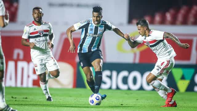 São Paulo vence o Grêmio em casa e se afasta da zona de rebaixamento