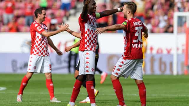 Com 14 desfalques por causa da covid-19, Mainz surpreende o vice-campeao Leipzig