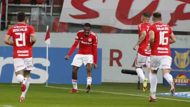 Inter faz nos acréscimos, bate o Flu e se aproxima da zona da Libertadores