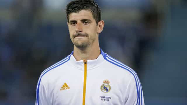 Real Madrid anuncia a renovação de contrato com goleiro belga Courtois até 2026