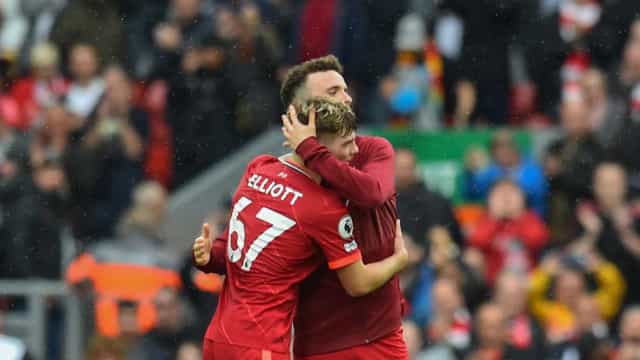 Com quase 53 mil torcedores em Anfield, Liverpool faz 2 a 0 e se vinga do Burnley