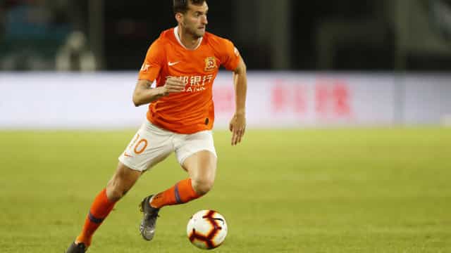 Com a bênção de Neymar, Santos oficializa a chegada do atacante Léo Baptistão