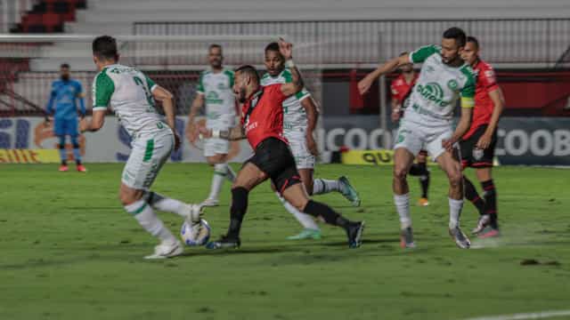 Chapecoense cede empate ao Atlético-GO e bate recorde de rodadas sem vitória