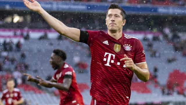 Lewandowski marca pelo 12° jogo seguido, iguala recorde de 2012, e Bayern ganha