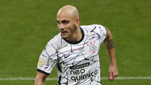 Corinthians derrota o Athletico-PR e vence a segunda seguida no Brasileirão