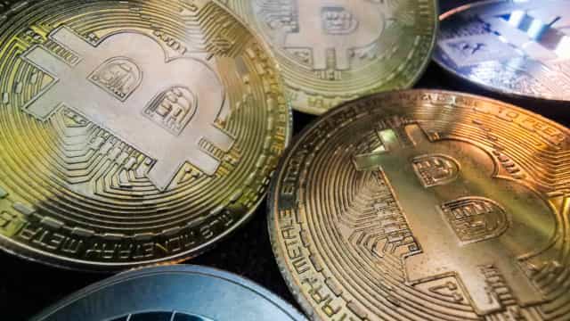 Entenda como esquema de pirâmide promete ganhos com bitcoin