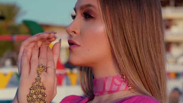 Carla Diaz usa pulseira de Khadija no Egito e relembra ‘O Clone’