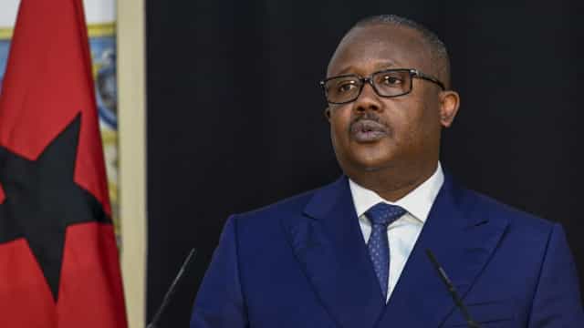 Bolsonaro recebe ‘Bolsonaro da África’ em Brasília e o chama de irmão