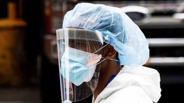 Brasil reporta mais 30.671 novos casos de Covid-19 e 903 mortes