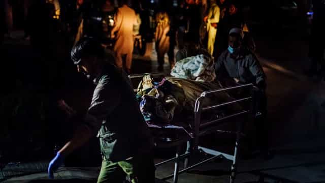 Estado Islâmico reivindica autoria de ataque no aeroporto de Cabul