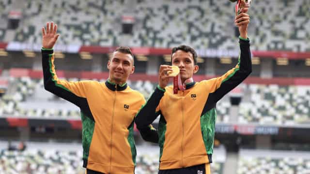 Yeltsin passa japonês no final e conquista ouro nos 5.000m nos Jogos Paralímpicos